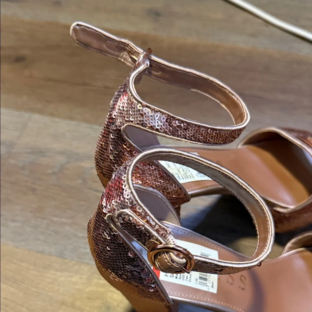 Guess Women's Metallic Rose Heels